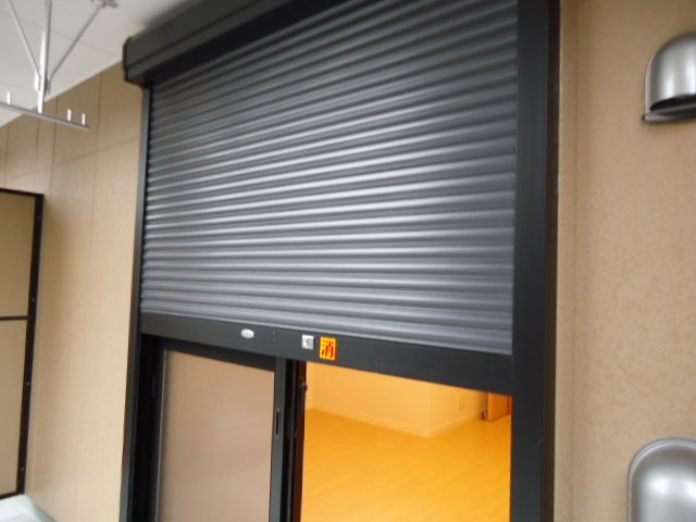 COUNTORY HOUSE YOSHIHO シャッター雨戸