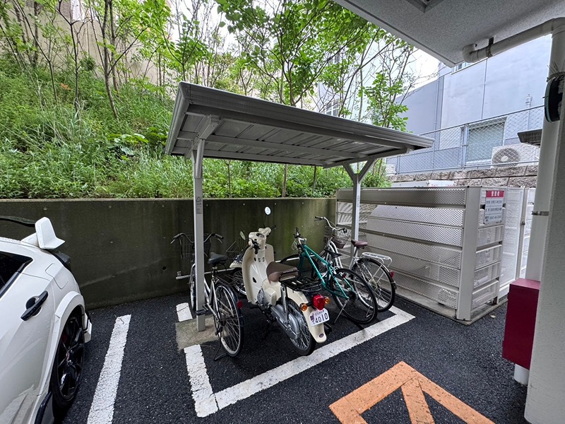 コスモス浅川学園台 駐車場