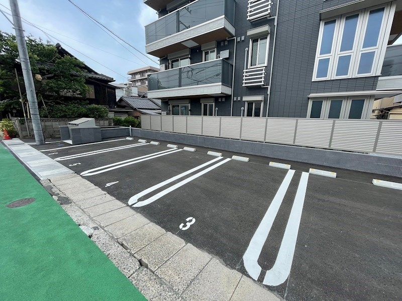 ＳＨＩＺＵＫＡ　大里 駐車場