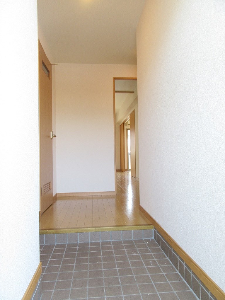 ニューシティアパートメンツ南小倉Ⅱ 玄関
