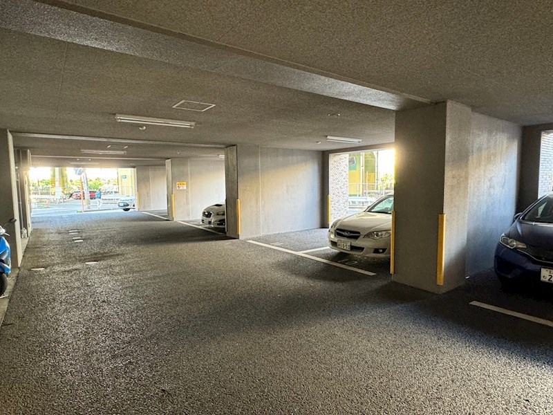 リード大手町 駐車場