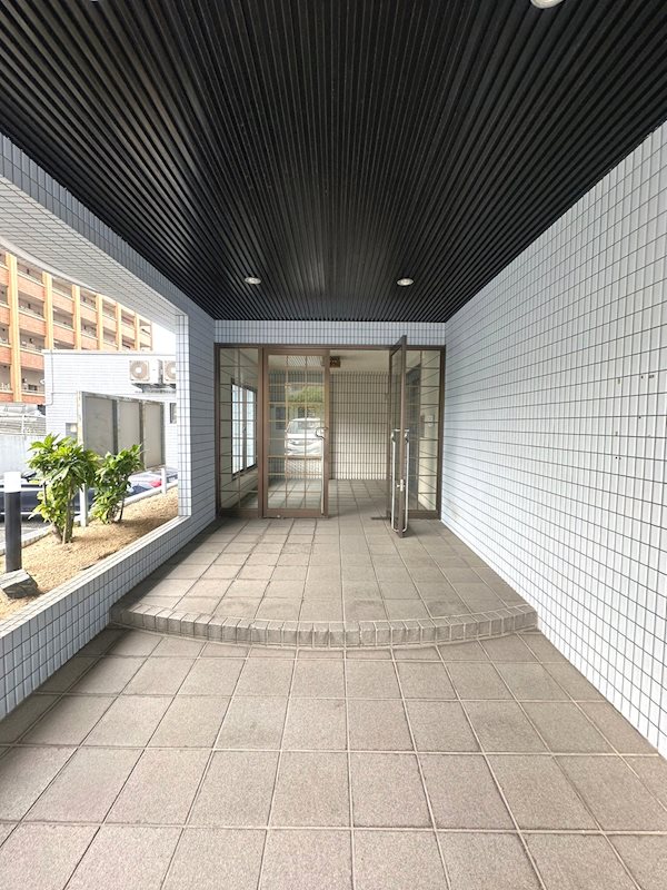 第七泰平ビル エントランス