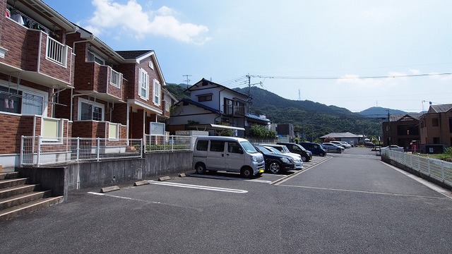 ジュネス馬場Ｂ 駐車場