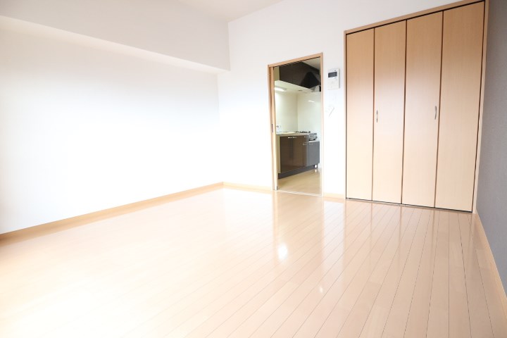 Hamiel下曽根 同物件の別のお部屋の写真です。フローリングの色はブラウンです。