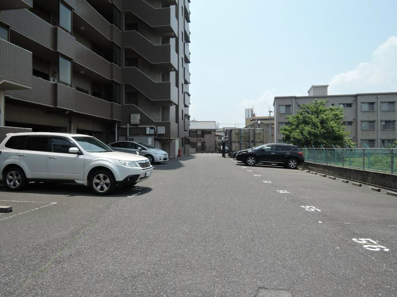 ジャミロ小倉 駐車場