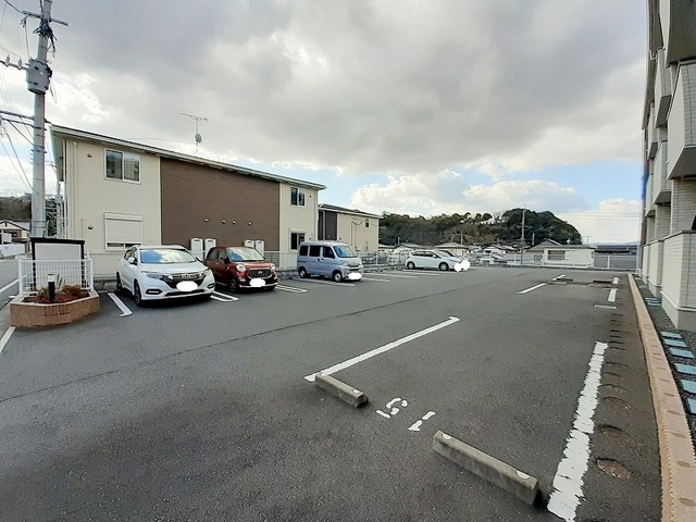 アメイジング　コート 駐車場