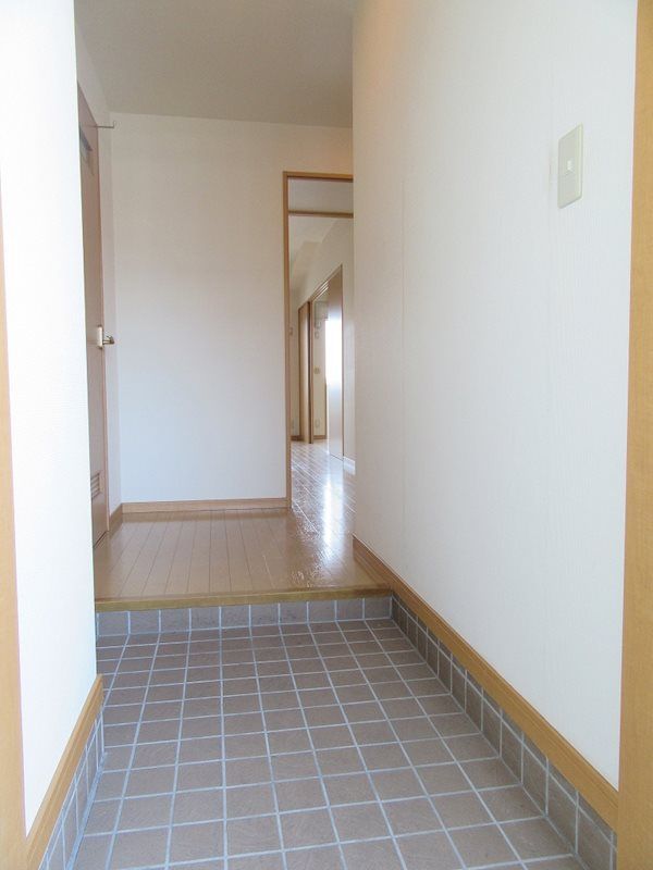 ニューシティアパートメンツ南小倉Ⅰ 玄関