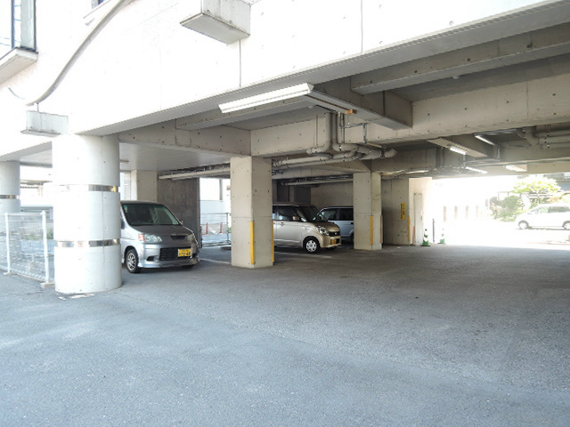 faire briller 黒崎(フェールブリエクロサキ) 駐車場