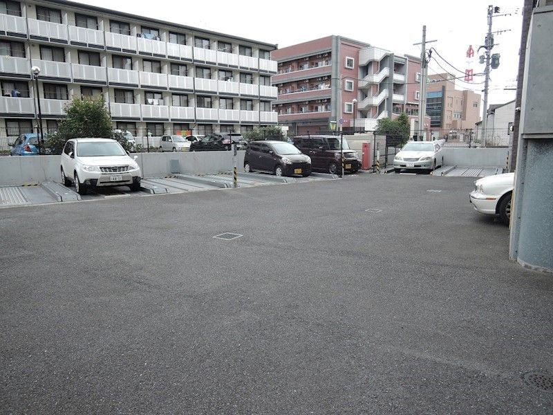 アヴァンセ陣原駅前 駐車場