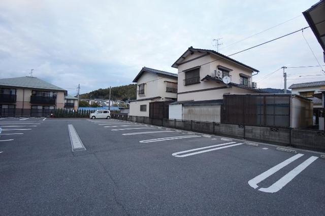 フレンテ二島Ⅱ 駐車場