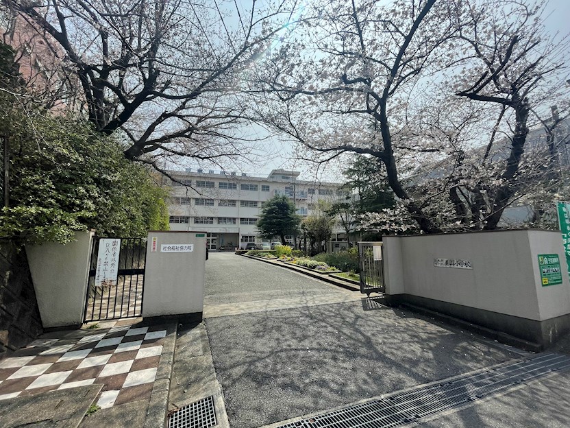 バリューシュ皇后崎 北九州市立青山小学校