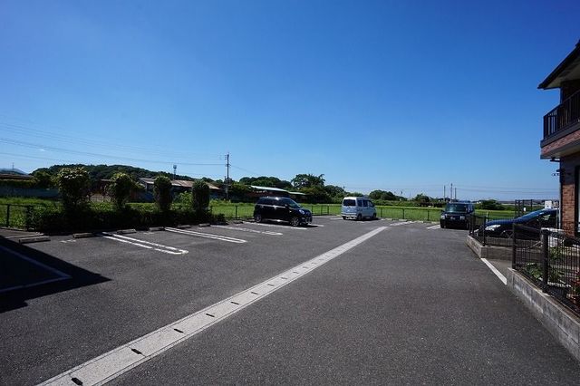 アヴニール遠賀Ｂ 駐車場