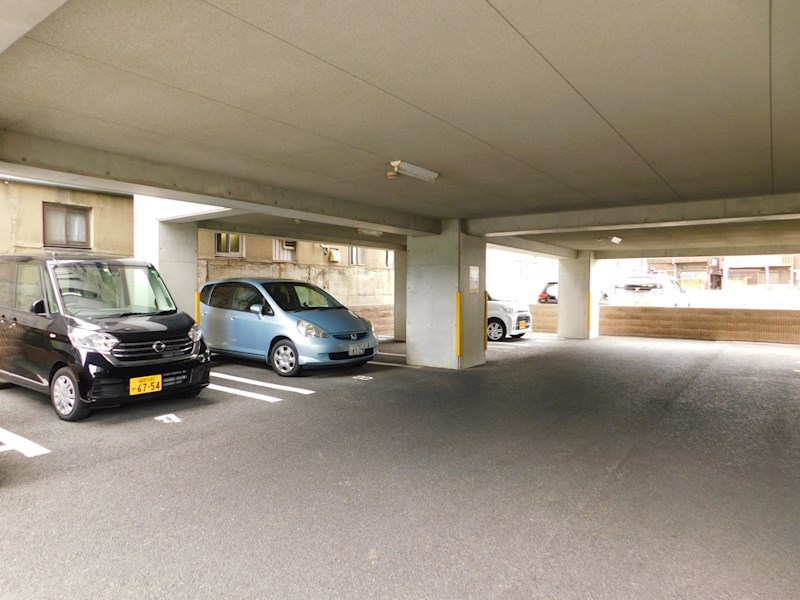 クロスコート門司港 駐車場