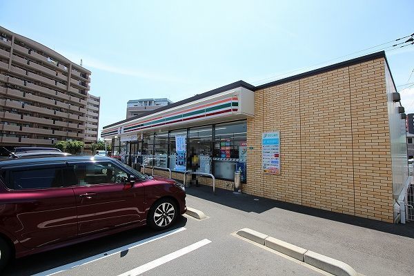 レグルスＮａｎａ セブンイレブンまで550m