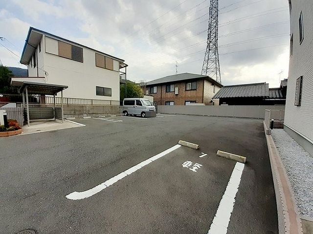 アルモニー 駐車場