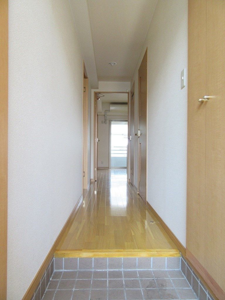ニューシティアパートメンツ南小倉I 玄関