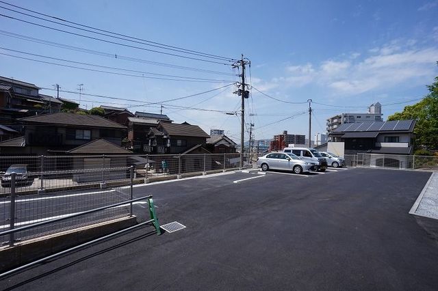 ルタン・ラシック　ｓｕｗａ 駐車場