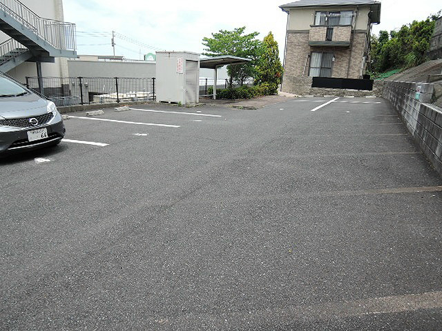 ウィルモア芳賀 駐車場