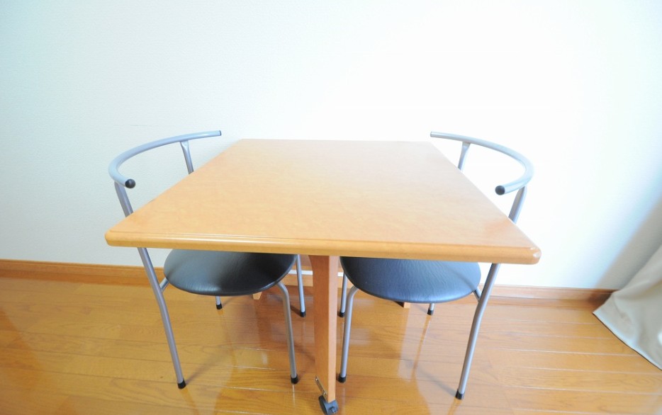 レオパレス大塚 テーブル・イス付き