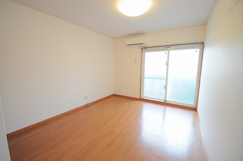 レオパレス晴屋Ⅱ 1階はフローリング、2階以上はカーペットになります。