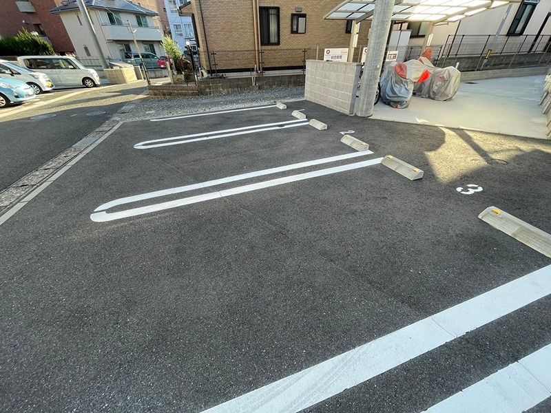 ポサーダ三萩野 駐車場