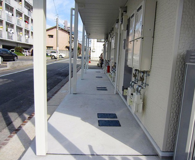 レオネクスト城戸 共用部分は清掃業者が清掃致します。