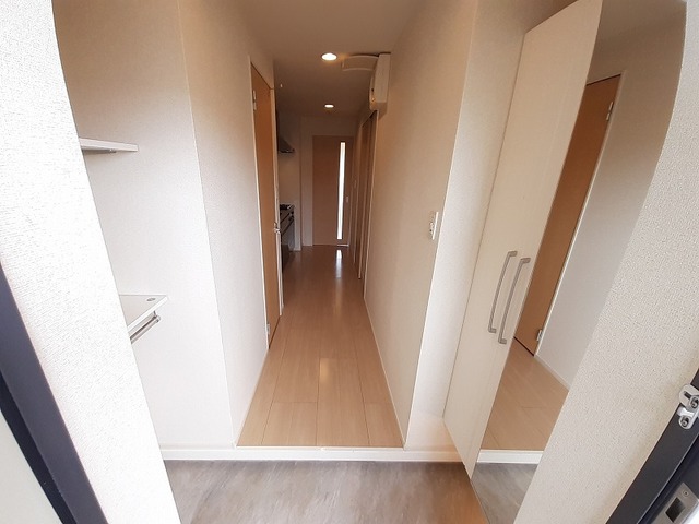 ラインスター三萩野 玄関