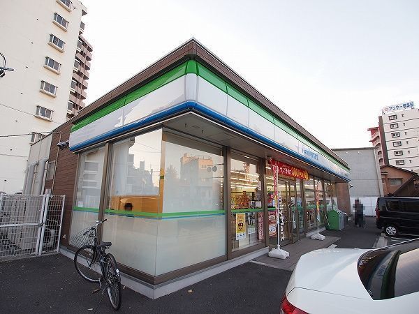 ラインスター三萩野 ファミマ小倉三萩野１丁目店まで180m