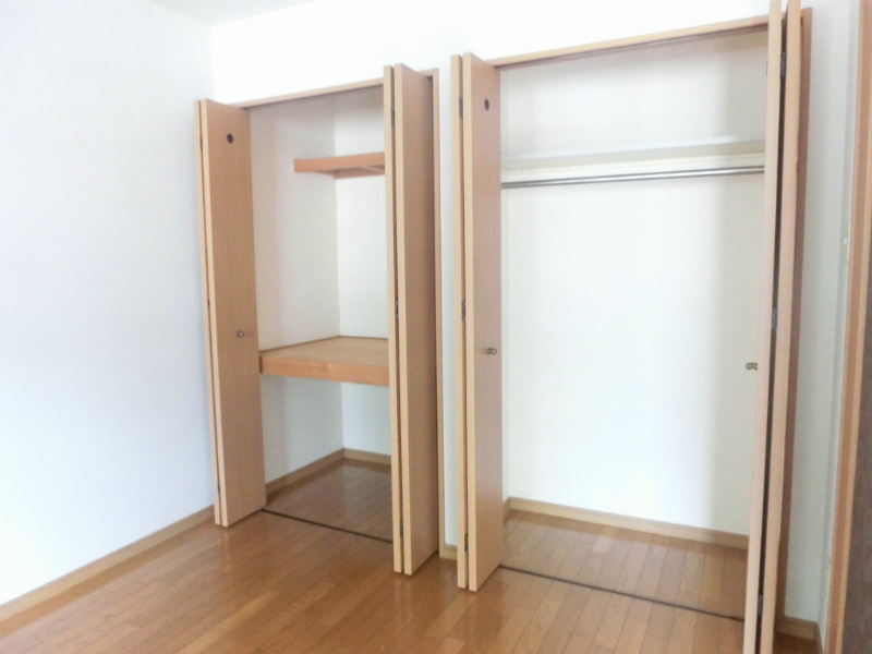 ルネッサ足原 収納