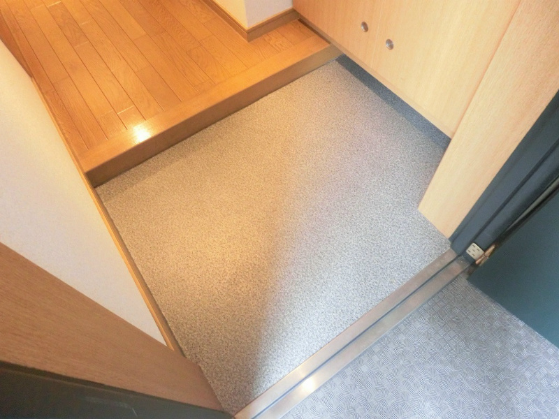 ルネッサ足原 玄関