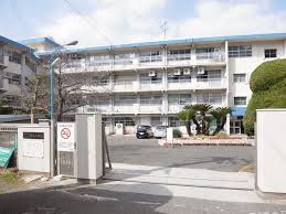 木村ビル（黒原） 北九州市立霧ヶ丘中学校