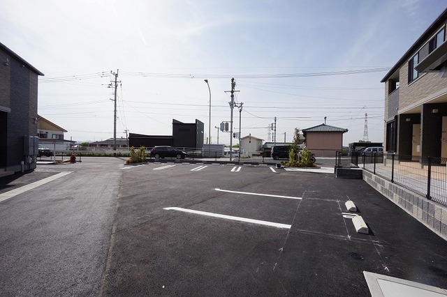 リヴェールコートⅡ 駐車場