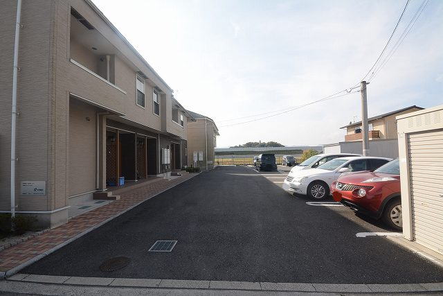 フローラ・Ｍ　Ⅲ 駐車場