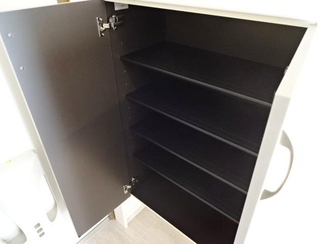 オリエンタルコート曽根 下駄箱