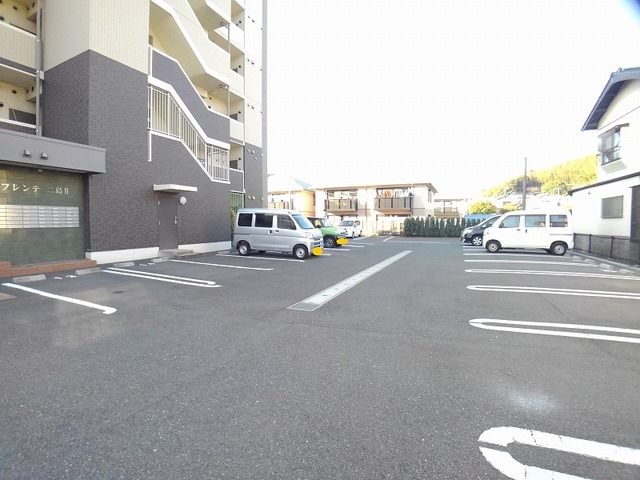 フレンテ二島Ⅱ 駐車場