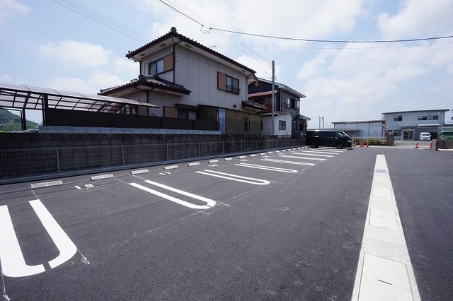ブリーズアークＢ 駐車場