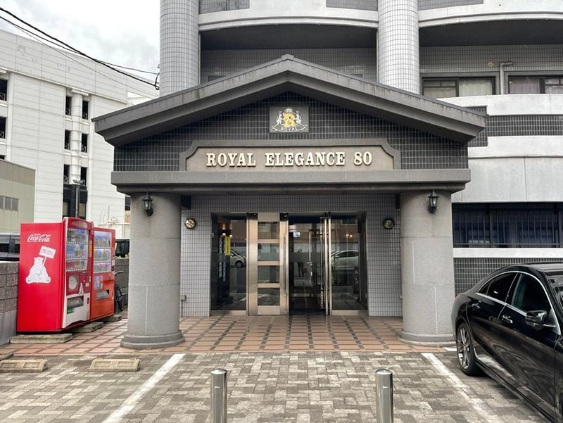 ロイヤルエレガンス エントランス