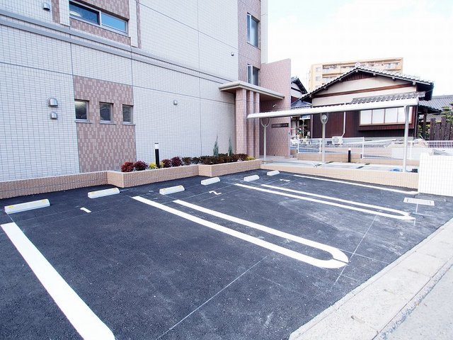 リバーサイド　サン 駐車場