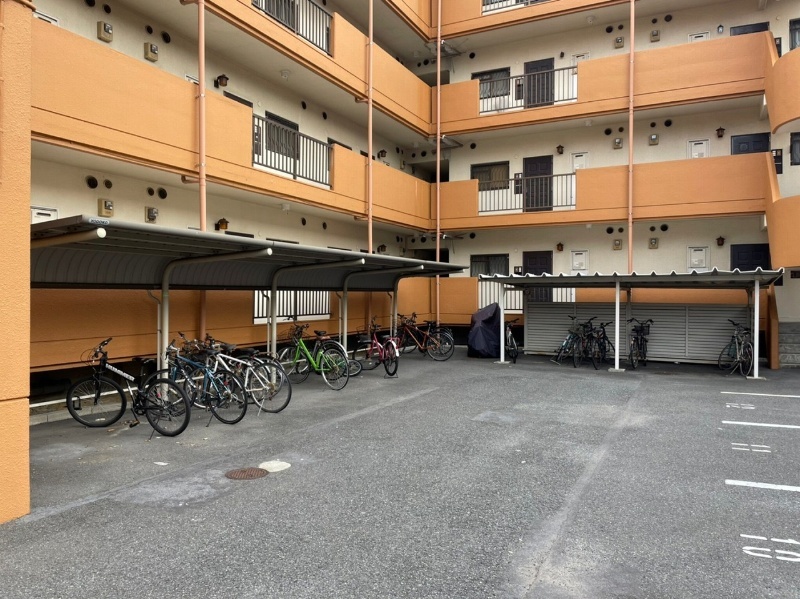 カレッジライフイシモト 駐車場