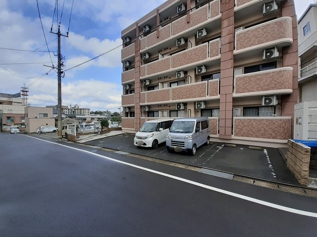 ａｕｂｅ春の町 駐車場