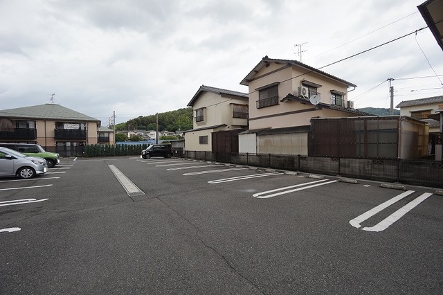 フレンテ二島Ⅱ 駐車場
