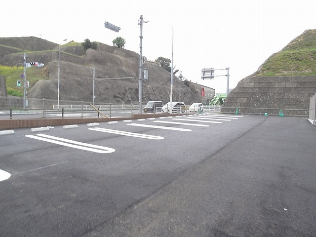 エヴァーグリーンＲ 駐車場