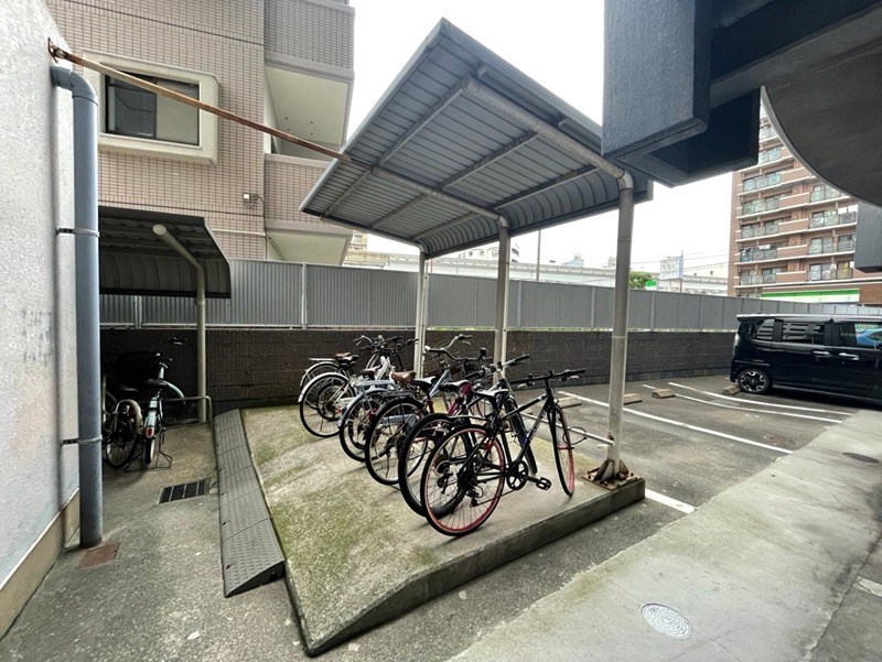 ロイヤルエレガンス 駐車場