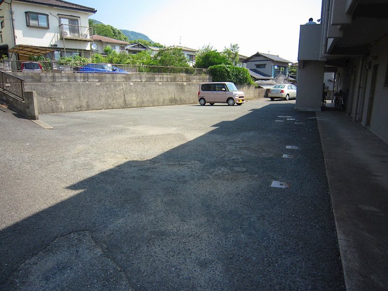 畑田ハイツ 駐車場