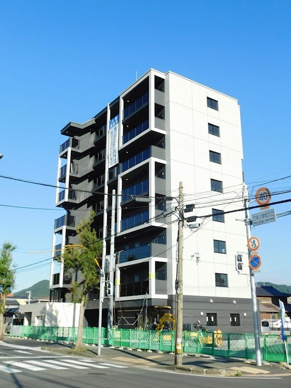 B REGIS 外観