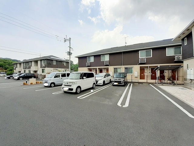 シャン・ド・フルールＢ 駐車場