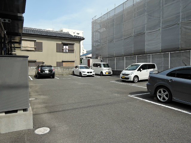 ディアス穴生 駐車場