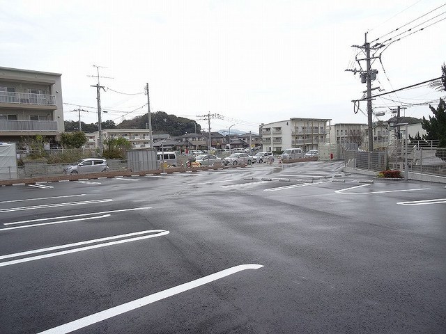 エヴァーグリーンＲ 駐車場