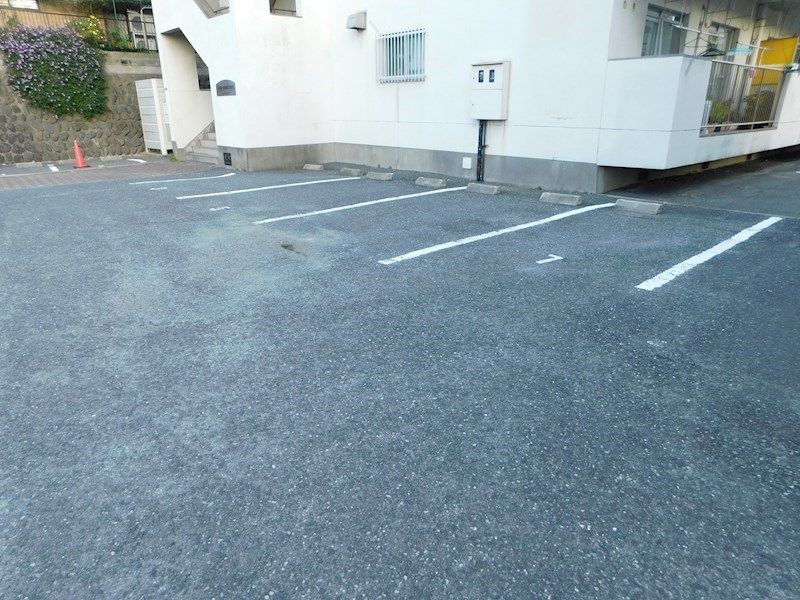 ヴィザージュ南小倉 駐車場