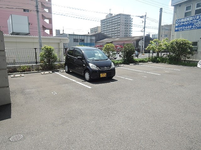 アヴァンセ陣原駅前 駐車場
